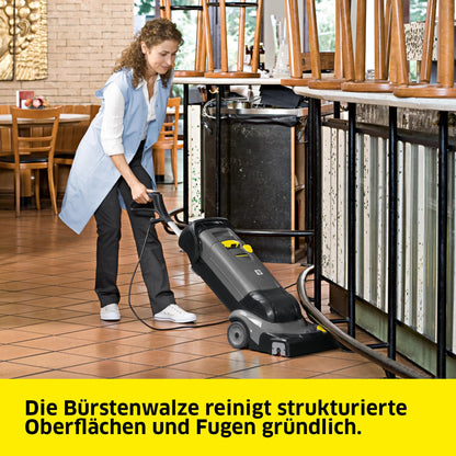 Kärcher Scheuersaugmaschine BR 30/4 C Ep, Leistung: 820 W, Flächenleistung: max. 200 m2, Netzbetrieb, 2-Tank-System, Arbeitsbreite: 300 mm, Walzenbürste